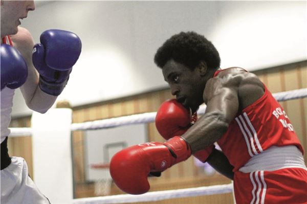 Starker Lokalmatador. Ousmane Diallo gehört zu den drei Norder Boxern beim Länderkampf. Foto: Johannes Müller