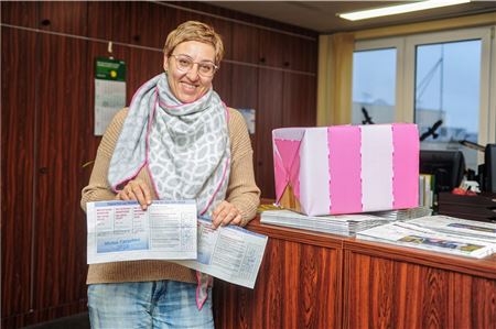 Strahlende Siegerin. Katarzyna Szwagiel zog in der Redaktion die Gewinner der KURIER-Leseraktion. Foto: Nina Lehmann