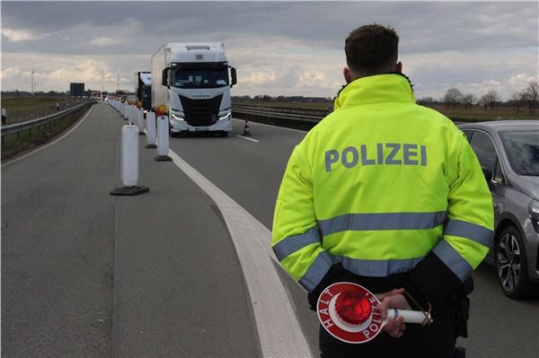 Motorradfahrer bei Unfall in Eilsum schwer verletzt Polizei Unfall Motorrad Krummhörn