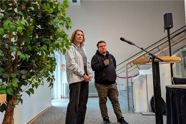 Jugendhausleiter Tanja Manninga und Vincent Diekmann.
