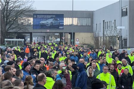 Impressionen vom Streik bei Volkswagen in Emden. Fotos: Stefan Bergmann