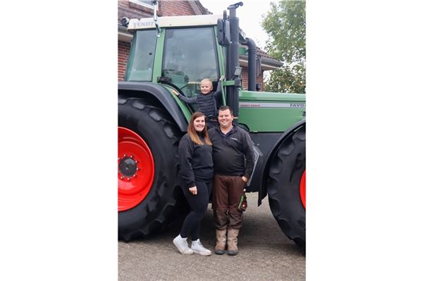 Thilo Klaaßen mit seinem Sohn und seiner Lebensgefährtin Ines Janssen.