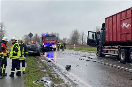 Tödlich verletzt wurde der Fahrer dieses Pkw in Lütetsburg.