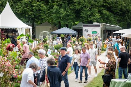 Traumhaftes Flair im Schlossgarten Lütetsburg: Tausende Besucher waren am Wochenende zum Bummeln vor Ort. Fotos: Meret Edzards-Tschinke