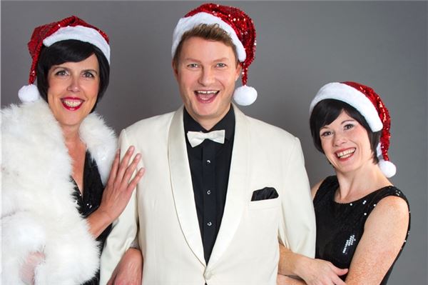Trudi Mittrup (v. l.), Tillmann Winkler und Jessica Maletzky präsentieren die Musical-Christmas-Dinner-Show.Foto: M&M Events