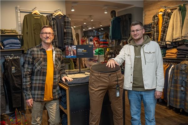 Vater und Sohn sind schon lange ein eingespieltes Team. Demnächst wird Arne Diesing (r.) die Gesamtverantwortung für das Geschäft übernehmen.