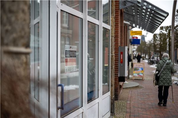 Viel Leerstand: Der Handel in Ostfriesland kämpft mit Herausforderungen. Die IHK fordert, dass Politik und Wirtschaft Verantwortung übernehmen. Foto: Ute Bruns