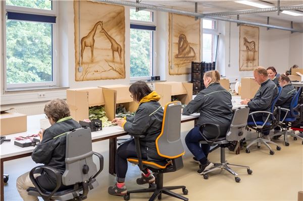 50 Jahre gelebte Inklusion VIel zu tun in der Teekonfektionierung.