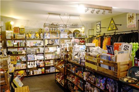 Viele Souvenirs sind im Shop erhältlich.