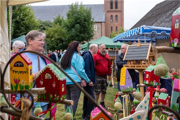 Vogelhäuschen und vieles mehr: Der Hobby- und Kunsthandwerkermarkt bot eine bunte Abwechslung.
