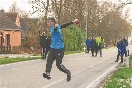 Voller Einsatz. Kathrin Saathoff und der KBV Theener unterlagen überraschend Gegner Blomberg. Foto: Saathoff