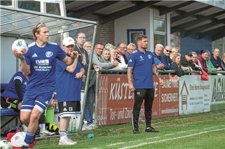 Volles Haus, voller Einsatz. Auch SSV-Trainer Tobias Stöhr blickt gespannt auf das Derby: „Es könnte eng werden.“ Foto Edzards-Tschinke