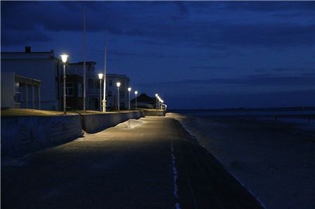 Von 21 bis 5 Uhr dürfen sich ohne triftigen Grund auf Norderney  Personen nicht draußen bewegen. 
