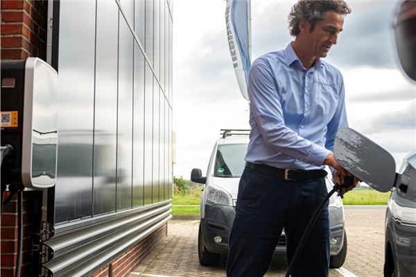 Von der PV-Anlage bis zur Walbox: Bei TeKa Becker gibt es die Stromversorgung aus einer Hand. Die Walbox kann auch gleich vor Ort getestet werden.