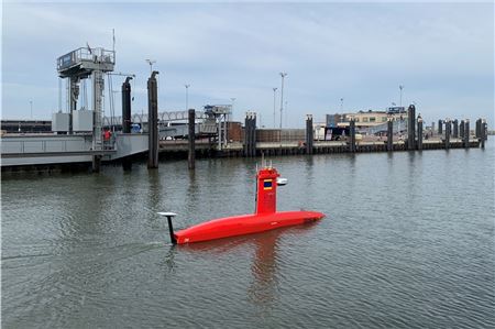 Von England aus wird das rote Tauchboot per GPS durch die Nordsee gelotst. Foto: privat