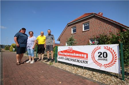 Von Links: Jann Grensemann mit seiner Frau Herma, daneben Ludwig de Buhr und Fred Engel.