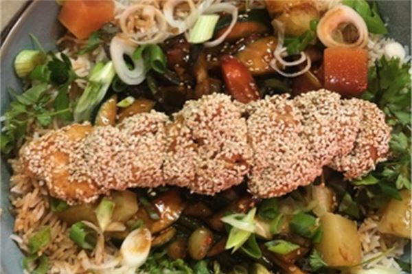 Von vegan oder vegetarisch bis hin zu Schnitzel, Steak und Burger bietet das DOCK N°8 eine große Vielfalt an leckeren Speisen an.