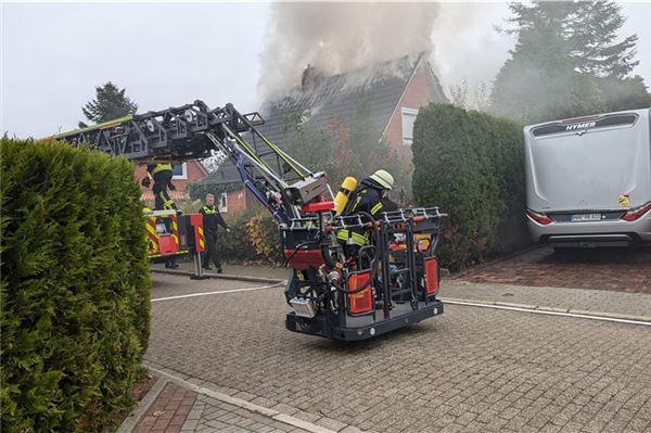 Einfamilienhaus in Tidofeld brennt