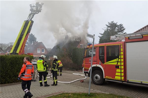 Einfamilienhaus in Tidofeld brennt