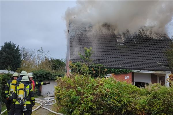 Einfamilienhaus in Tidofeld brennt