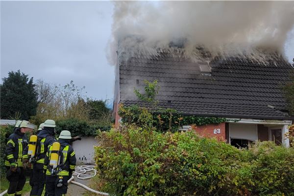 Einfamilienhaus in Tidofeld brennt