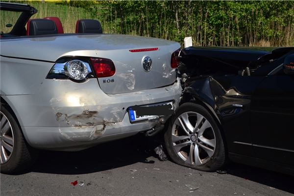 Mehrere Verletzte bei Verkehrsunfall in Engerhafe