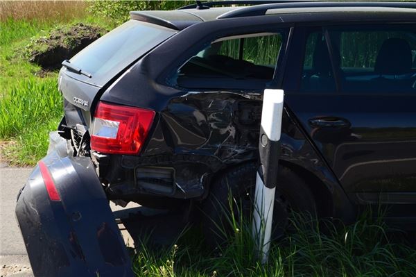 Mehrere Verletzte bei Verkehrsunfall in Engerhafe