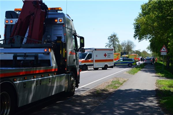 Mehrere Verletzte bei Verkehrsunfall in Engerhafe