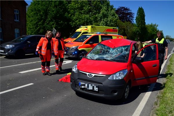Rettungshubschrauber bei Verkehrsunfall in Grimersum im Einsatz