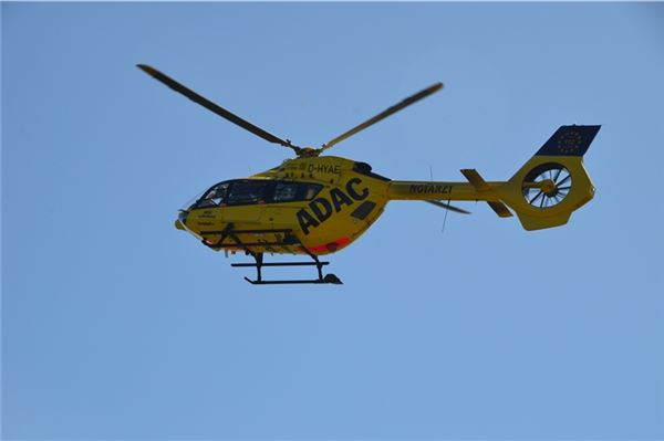Rettungshubschrauber bei Verkehrsunfall in Grimersum im Einsatz