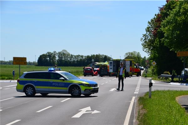 Rettungshubschrauber bei Verkehrsunfall in Grimersum im Einsatz