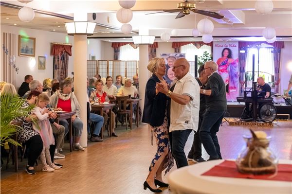 Benefizkonzert in Westerholt: Schlagerabend wird zur emotionalen Achterbahnfahrt