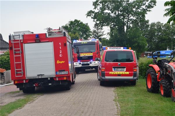 Schuppenbrand in Großheide: Feuerwehren im Großeinsatz – Ursache unklar