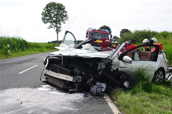 Schwerer Unfall in Norden: Eine Person lebensgefährlich verletzt – Fünf Verletzte insgesamt