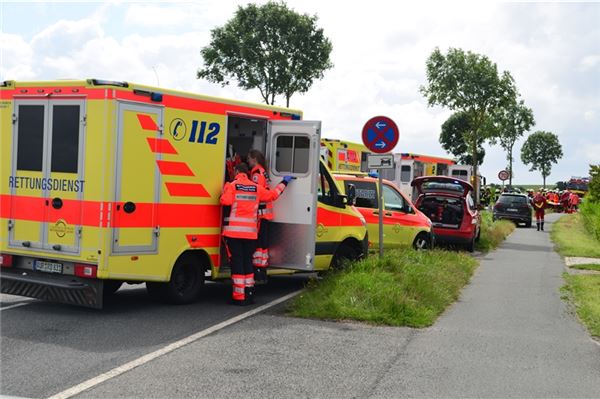 Schwerer Unfall in Norden: Eine Person lebensgefährlich verletzt – Fünf Verletzte insgesamt