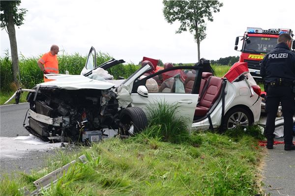 Schwerer Unfall in Norden: Eine Person lebensgefährlich verletzt – Fünf Verletzte insgesamt
