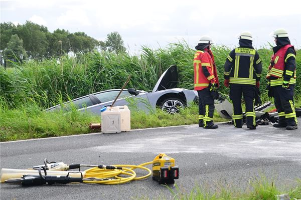 Schwerer Unfall in Norden: Eine Person lebensgefährlich verletzt – Fünf Verletzte insgesamt