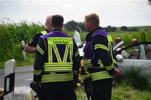 Schwerer Unfall in Norden: Eine Person lebensgefährlich verletzt – Fünf Verletzte insgesamt