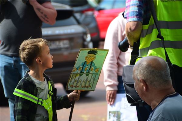 Gänse-Streit in Marienhafe: 160 Demonstranten kämpfen für Ludwig Smid