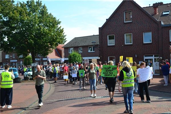 Gänse-Streit in Marienhafe: 160 Demonstranten kämpfen für Ludwig Smid