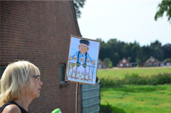 Gänse-Streit in Marienhafe: 160 Demonstranten kämpfen für Ludwig Smid