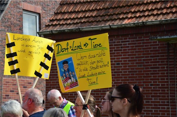 Gänse-Streit in Marienhafe: 160 Demonstranten kämpfen für Ludwig Smid