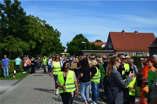 Gänse-Streit in Marienhafe: 160 Demonstranten kämpfen für Ludwig Smid