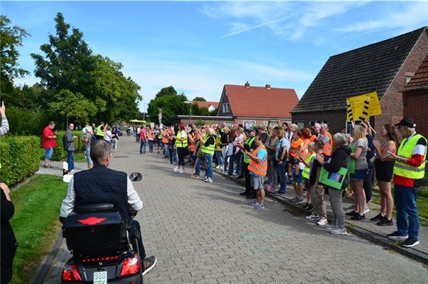Gänse-Streit in Marienhafe: 160 Demonstranten kämpfen für Ludwig Smid