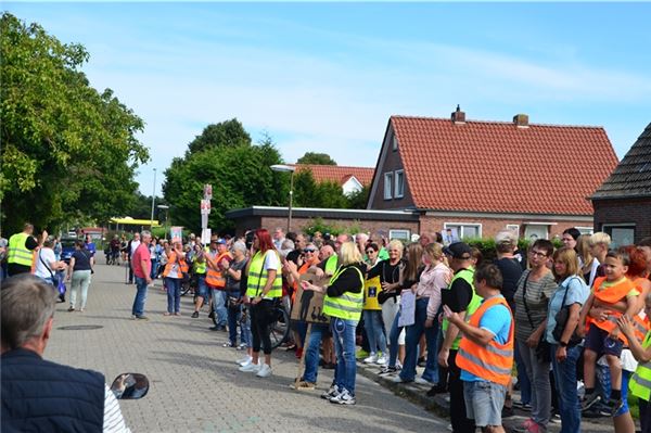 Gänse-Streit in Marienhafe: 160 Demonstranten kämpfen für Ludwig Smid