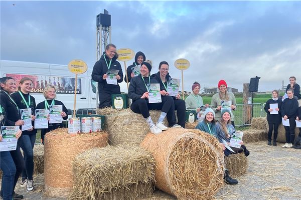 14. Ostfriesische Strohballen-Rollmeisterschaft in Dornumersiel