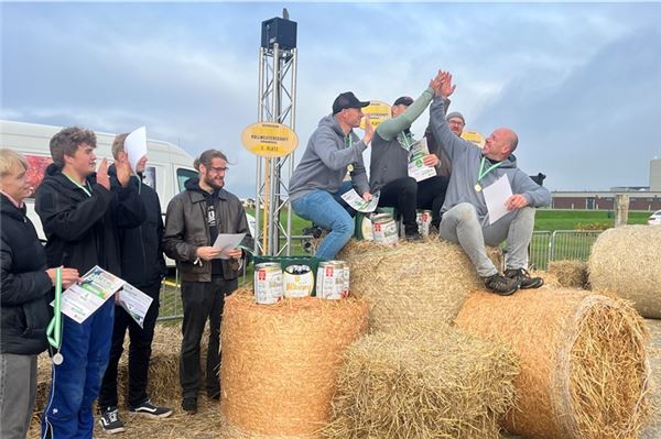 14. Ostfriesische Strohballen-Rollmeisterschaft in Dornumersiel