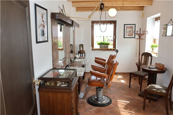 Das Dörpmuseum in Münkeboe hat jetzt auch eine Apotheke und einen Barbier