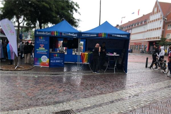 Der erste CSD Emden ist mit einer Demo gestartet