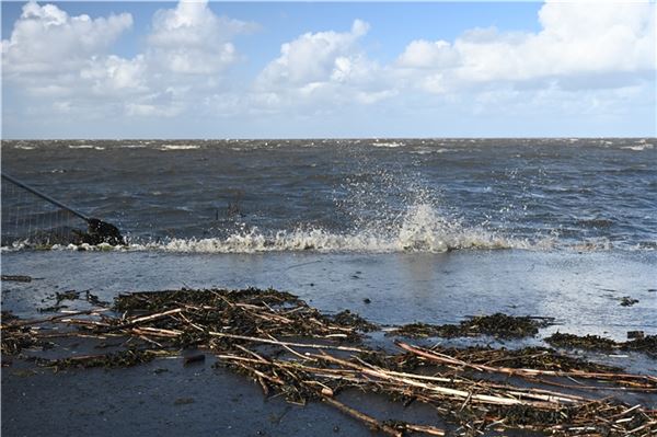  Mini-Sturmflut am Wochenende hinterließ keine größere Schäden - nur eine Insel versank im Wasser